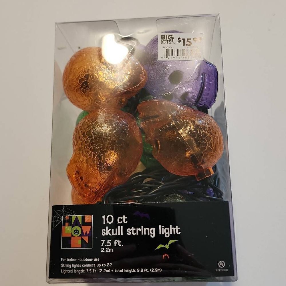 Halloween 10 Count Skull String Lights 7.5 ft Long NWT